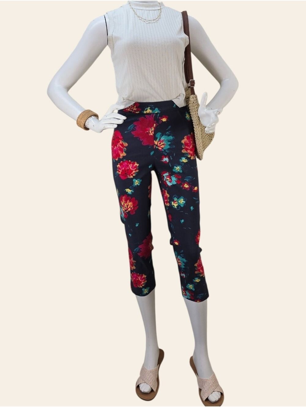 Tribal Floral Pull On Capri Pants NWT Size 6 Coastal Resort Chic